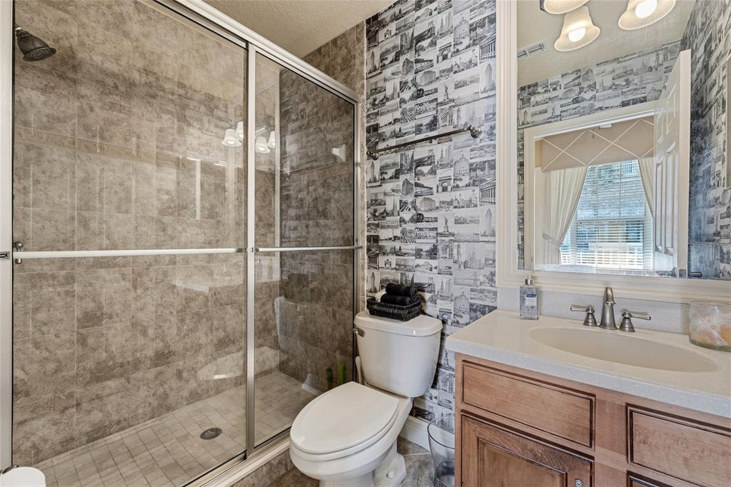 Image 6 of property listing at 107 MCLEODS WAY, Winter Springs, FL 32708