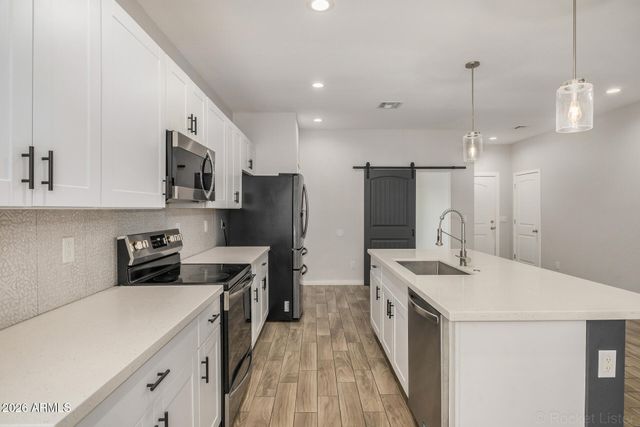 210 W SUNLAND Avenue, Phoenix, AZ 85041