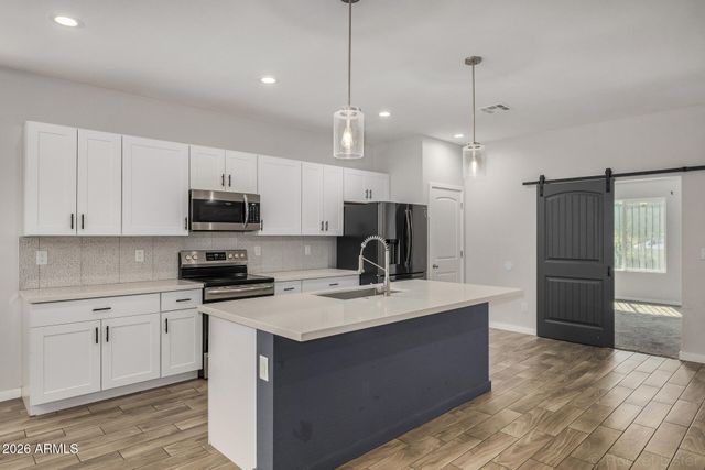 210 W SUNLAND Avenue, Phoenix, AZ 85041