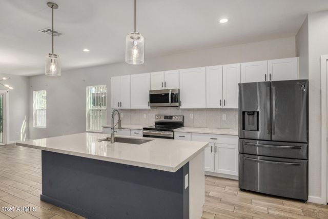 210 W SUNLAND Avenue, Phoenix, AZ 85041