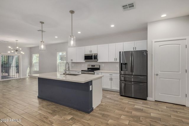 210 W SUNLAND Avenue, Phoenix, AZ 85041