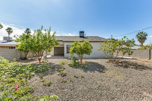 210 W SUNLAND Avenue, Phoenix, AZ 85041