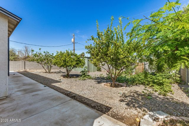 210 W SUNLAND Avenue, Phoenix, AZ 85041