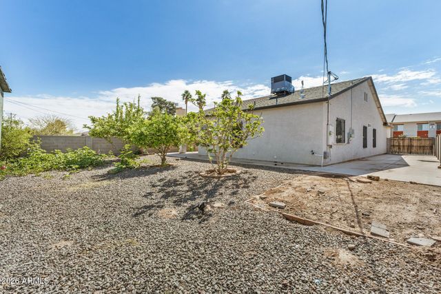 210 W SUNLAND Avenue, Phoenix, AZ 85041