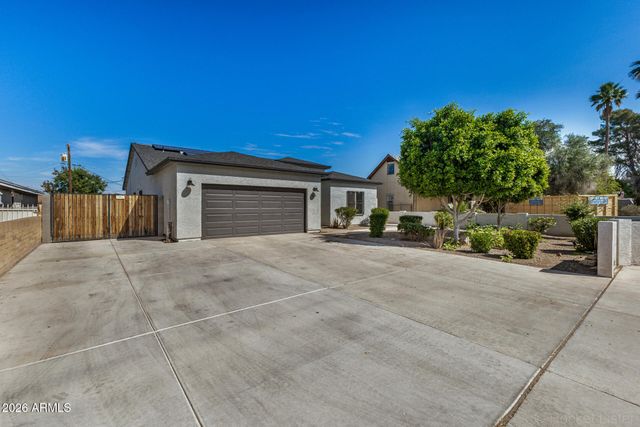 210 W SUNLAND Avenue, Phoenix, AZ 85041