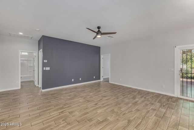 210 W SUNLAND Avenue, Phoenix, AZ 85041