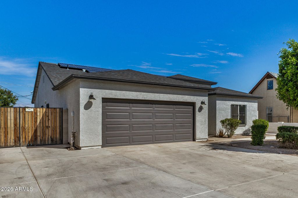 210 W SUNLAND Avenue, Phoenix, AZ 85041