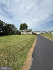 175 WILLIS DR, Bunker Hill, WV 25413