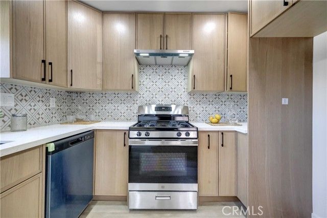 3515 S Norton, Los Angeles, CA 90018