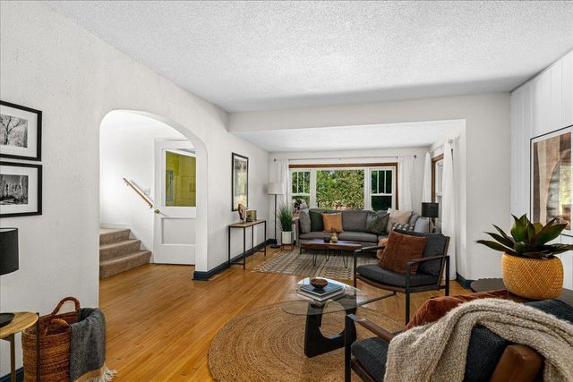 824 E 11th Street, Duluth, MN 55805