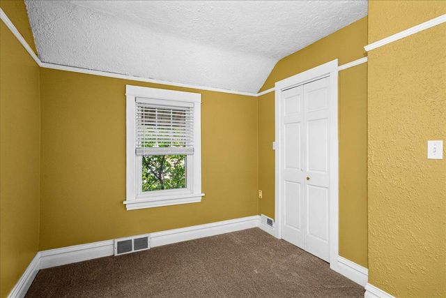 824 E 11th Street, Duluth, MN 55805