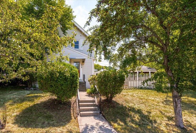 824 E 11th Street, Duluth, MN 55805