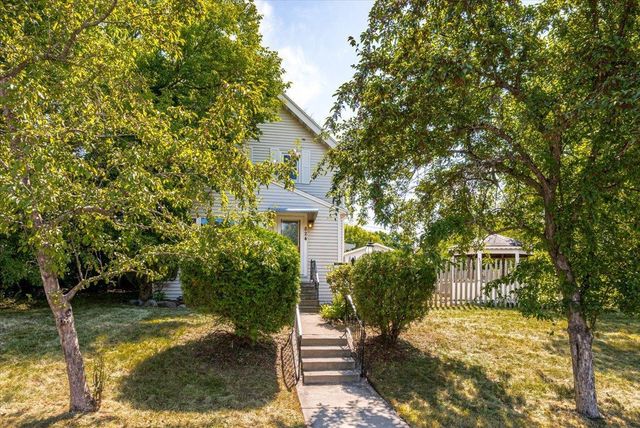 824 E 11th Street, Duluth, MN 55805