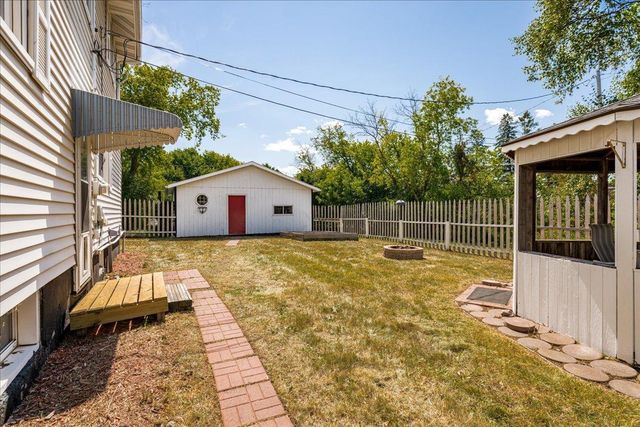 824 E 11th Street, Duluth, MN 55805