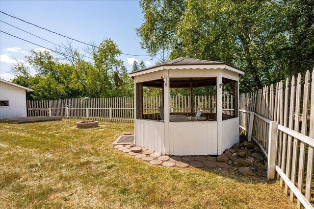 824 E 11th Street, Duluth, MN 55805