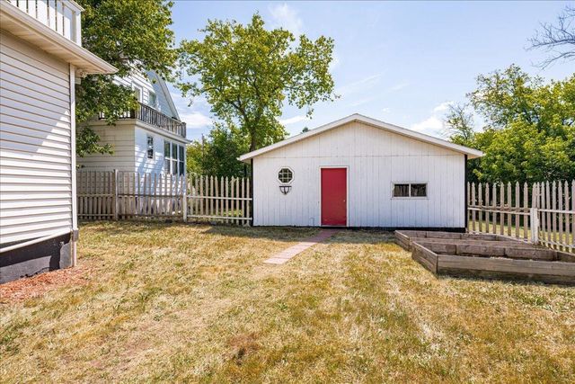 824 E 11th Street, Duluth, MN 55805