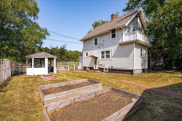 824 E 11th Street, Duluth, MN 55805