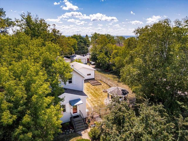 824 E 11th Street, Duluth, MN 55805