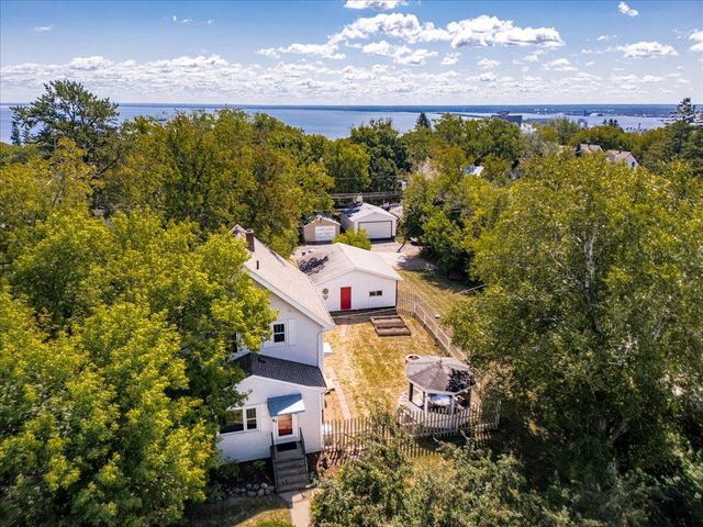 824 E 11th Street, Duluth, MN 55805
