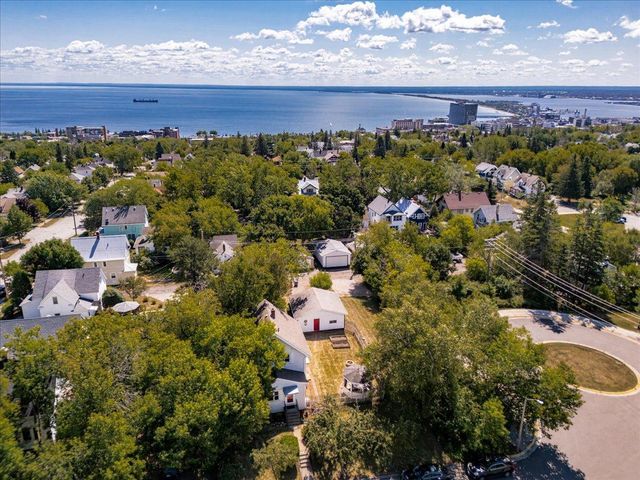 824 E 11th Street, Duluth, MN 55805