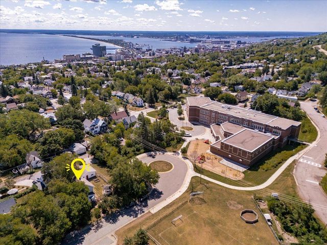 824 E 11th Street, Duluth, MN 55805