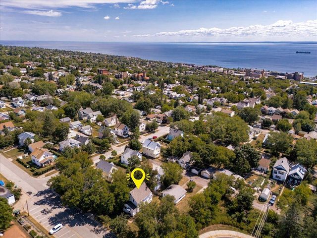 824 E 11th Street, Duluth, MN 55805