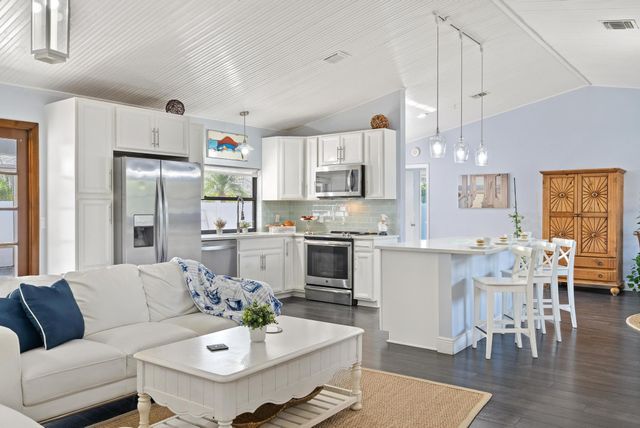 3904 NW Tracewood Lane, Boynton Beach, FL 33436