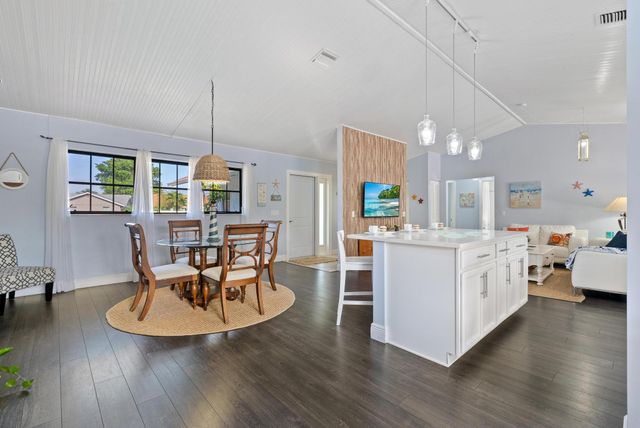 3904 NW Tracewood Lane, Boynton Beach, FL 33436