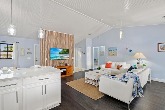 3904 NW Tracewood Lane, Boynton Beach, FL 33436