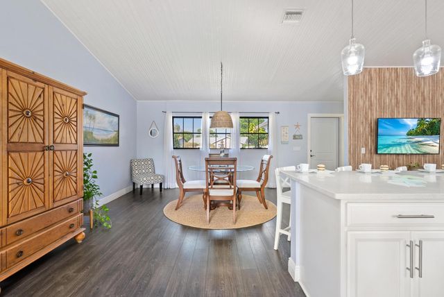 3904 NW Tracewood Lane, Boynton Beach, FL 33436