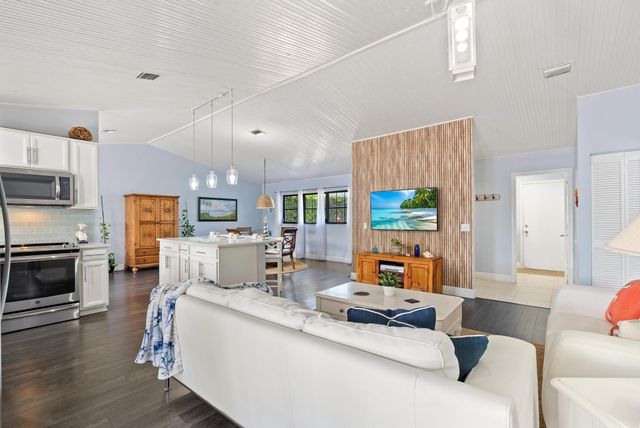 3904 NW Tracewood Lane, Boynton Beach, FL 33436