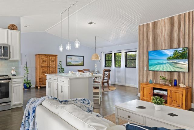 3904 NW Tracewood Lane, Boynton Beach, FL 33436