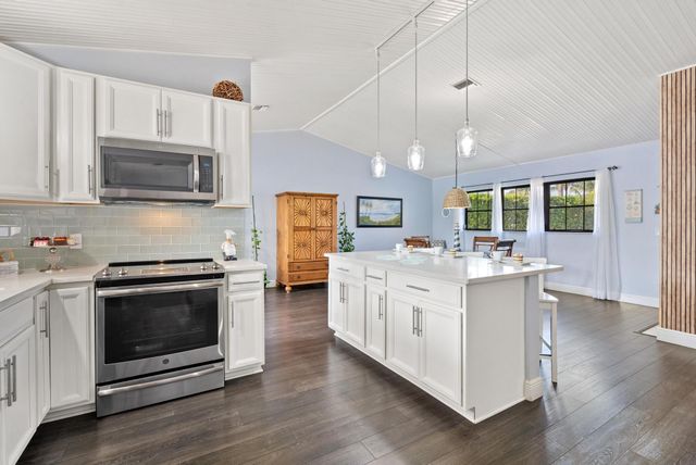 3904 NW Tracewood Lane, Boynton Beach, FL 33436