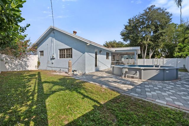 3904 NW Tracewood Lane, Boynton Beach, FL 33436