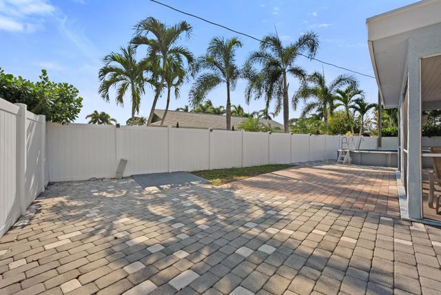 3904 NW Tracewood Lane, Boynton Beach, FL 33436