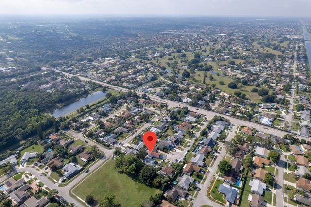 3904 NW Tracewood Lane, Boynton Beach, FL 33436