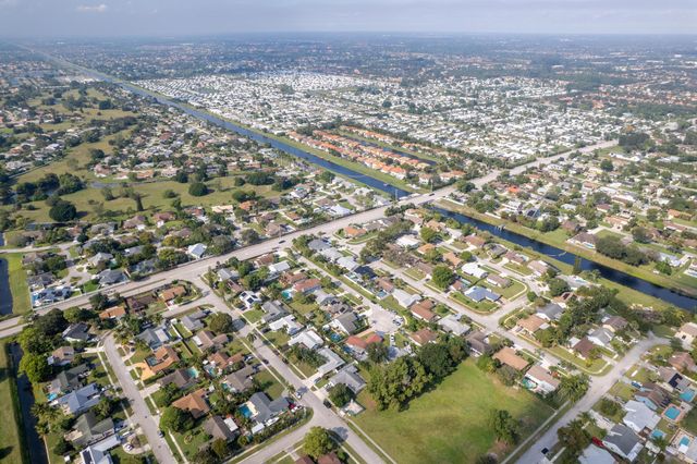 3904 NW Tracewood Lane, Boynton Beach, FL 33436