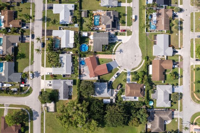 3904 NW Tracewood Lane, Boynton Beach, FL 33436