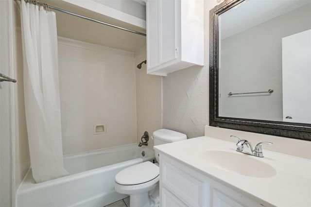 2 River Creek Way, Sugar Land, TX 77478