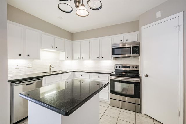 2 River Creek Way, Sugar Land, TX 77478