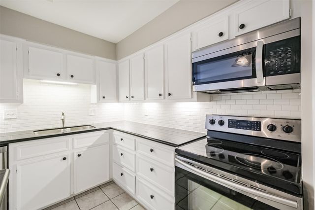 2 River Creek Way, Sugar Land, TX 77478