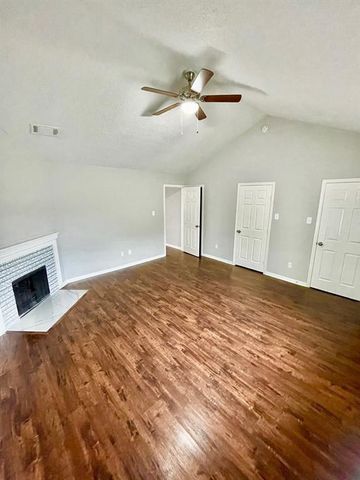 7700 Creekbend Drive 72, Houston, TX 77071