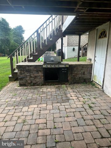 525 DORCHESTER AVE, Reading, PA 19609