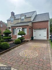 525 DORCHESTER AVE, Reading, PA 19609