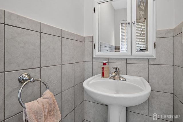 1270 Sioux Road, North Brunswick, NJ 08902