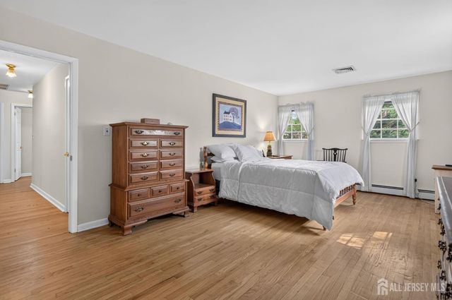 1270 Sioux Road, North Brunswick, NJ 08902