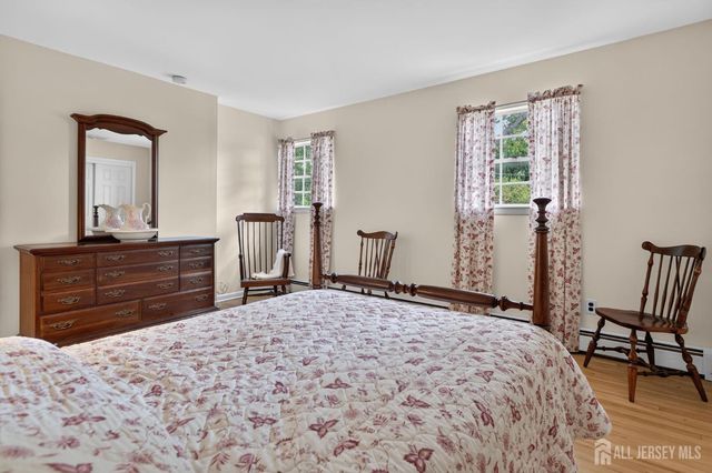 1270 Sioux Road, North Brunswick, NJ 08902