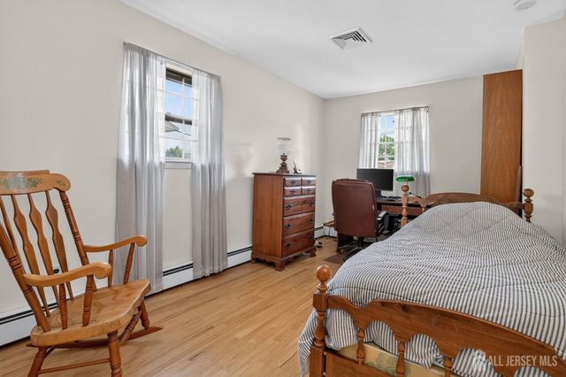 1270 Sioux Road, North Brunswick, NJ 08902