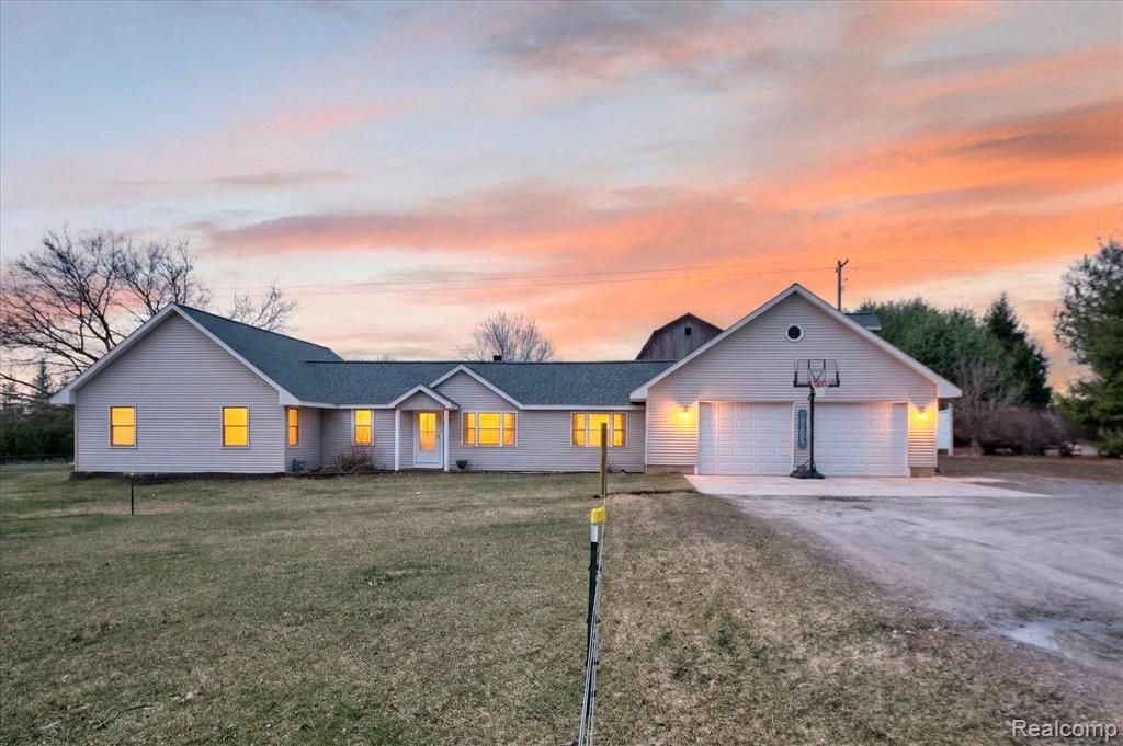 12760 Roepke Road, Gregory, MI 48137