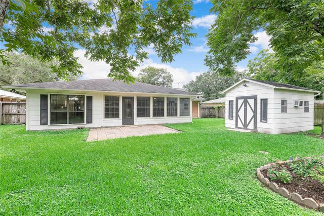 1916 Baywood Drive, Bay City, TX 77414
